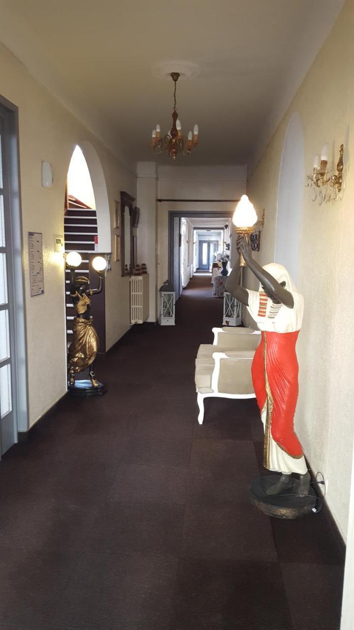 Hôtel de la Cloche SP Reims Esterno foto