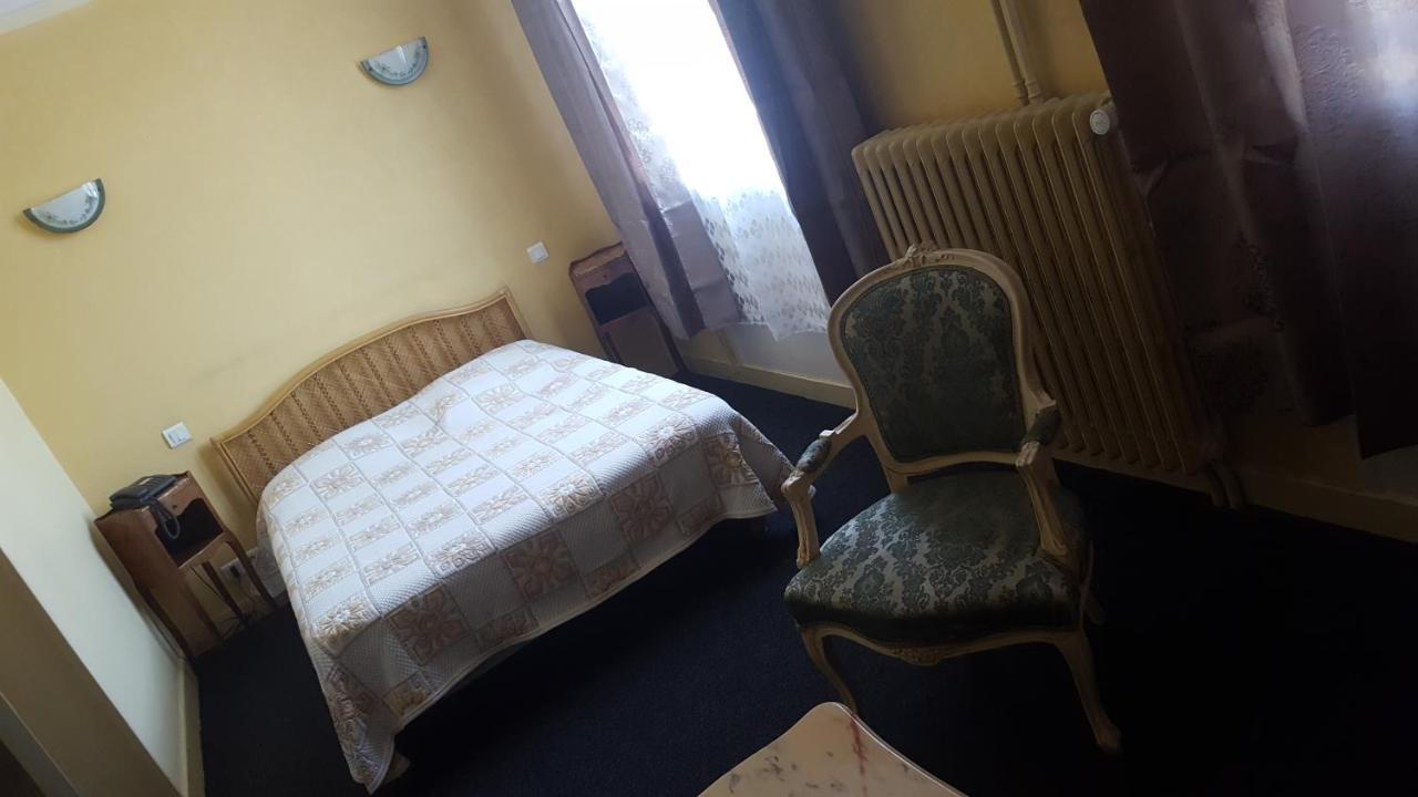 Hôtel de la Cloche SP Reims Esterno foto