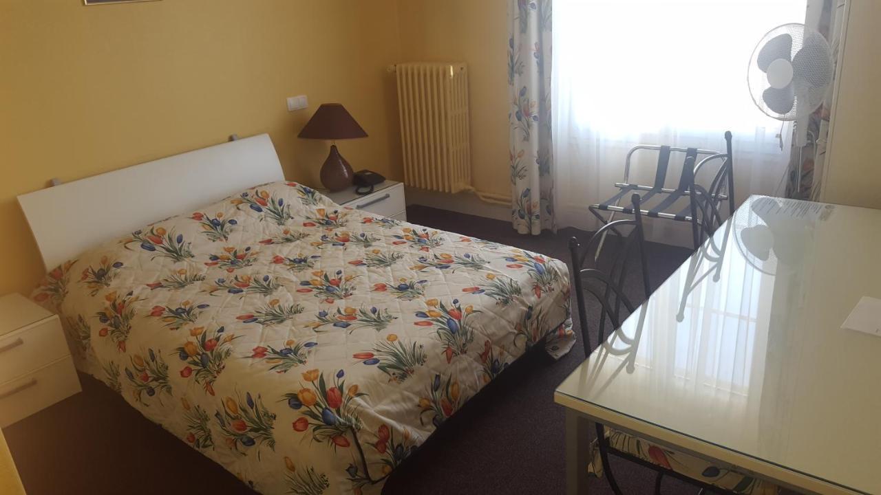 Hôtel de la Cloche SP Reims Esterno foto